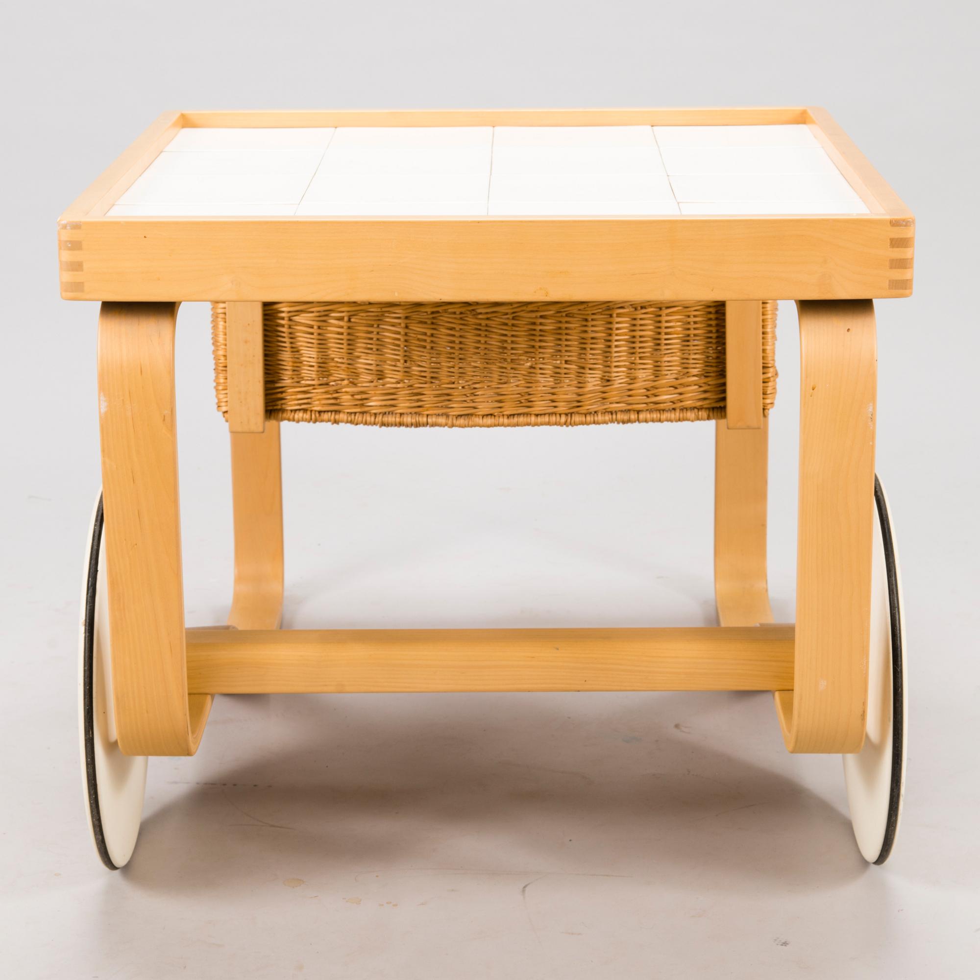 ALVAR AALTO, A 1960s-70s tea trolley model '900 for Artek.