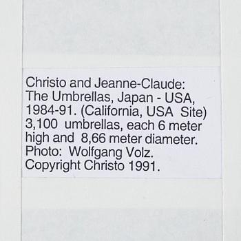CHRISTO, 2 st affischkort, signerade. "The umbrellas" samt "Surrounded Islands".