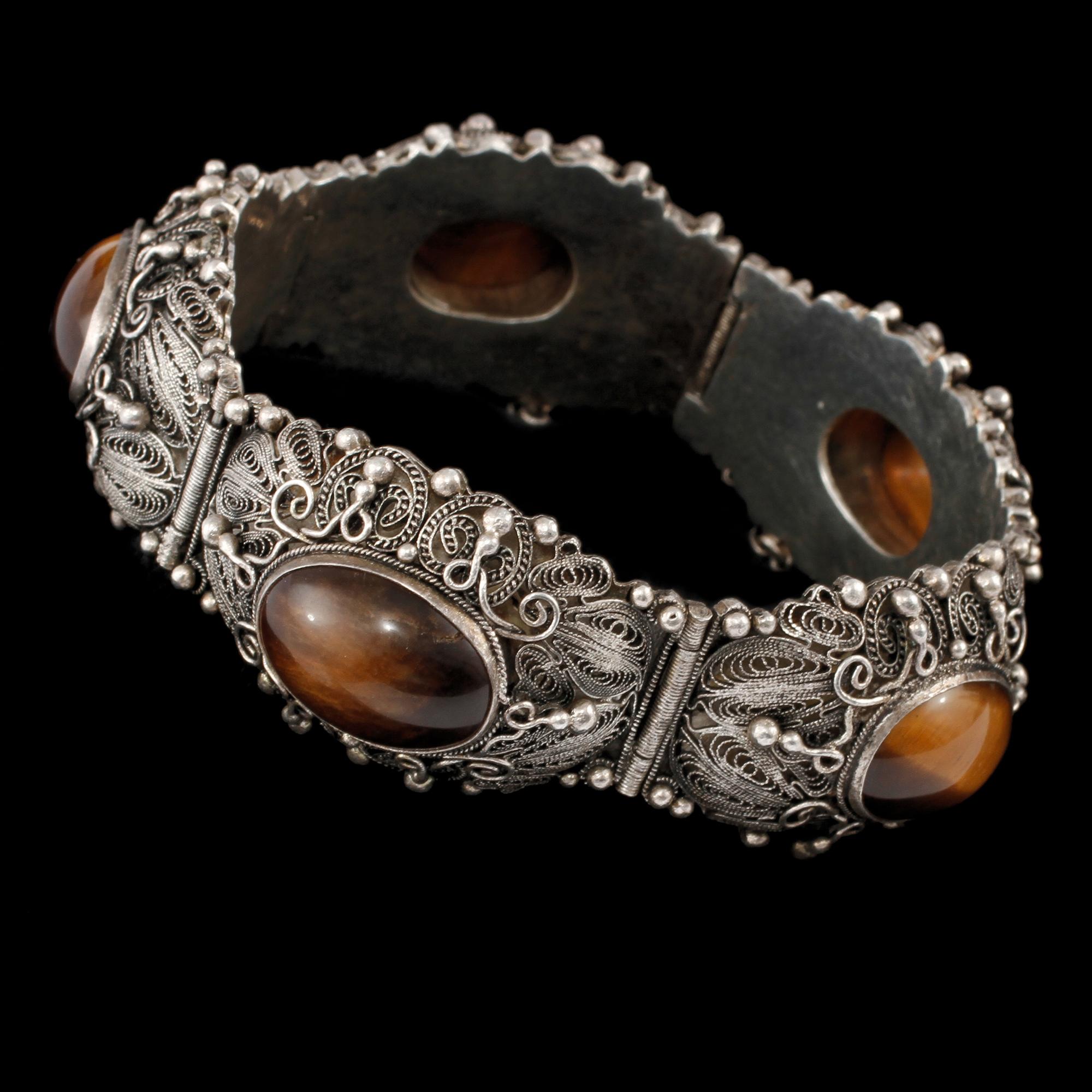 ARMLÄNK samt RING, silver med cabochonslipat tigeröga, 1900-talets andra hälft.