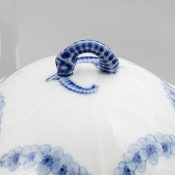 Harriet Bing, a 50-piece porcelain dinner and coffee service, "Empire", Bing & Grøndahl, Danmark.