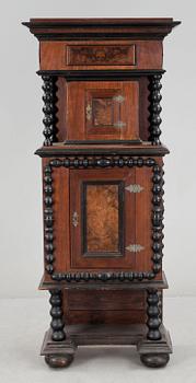 SKÄNKSKÅP, barockstil, sent 1800-tal.