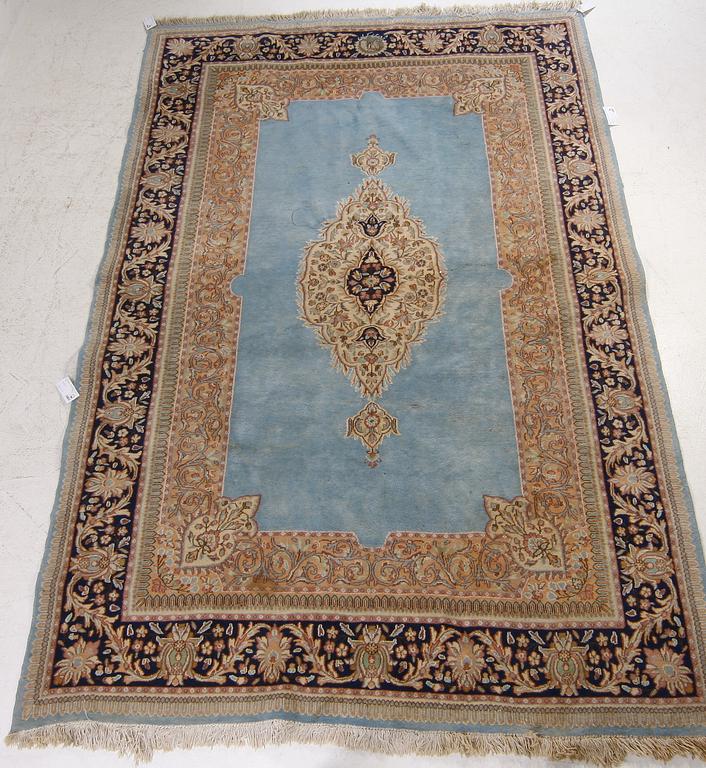 MATTA. Orientalisk. Ca 292 x 182.