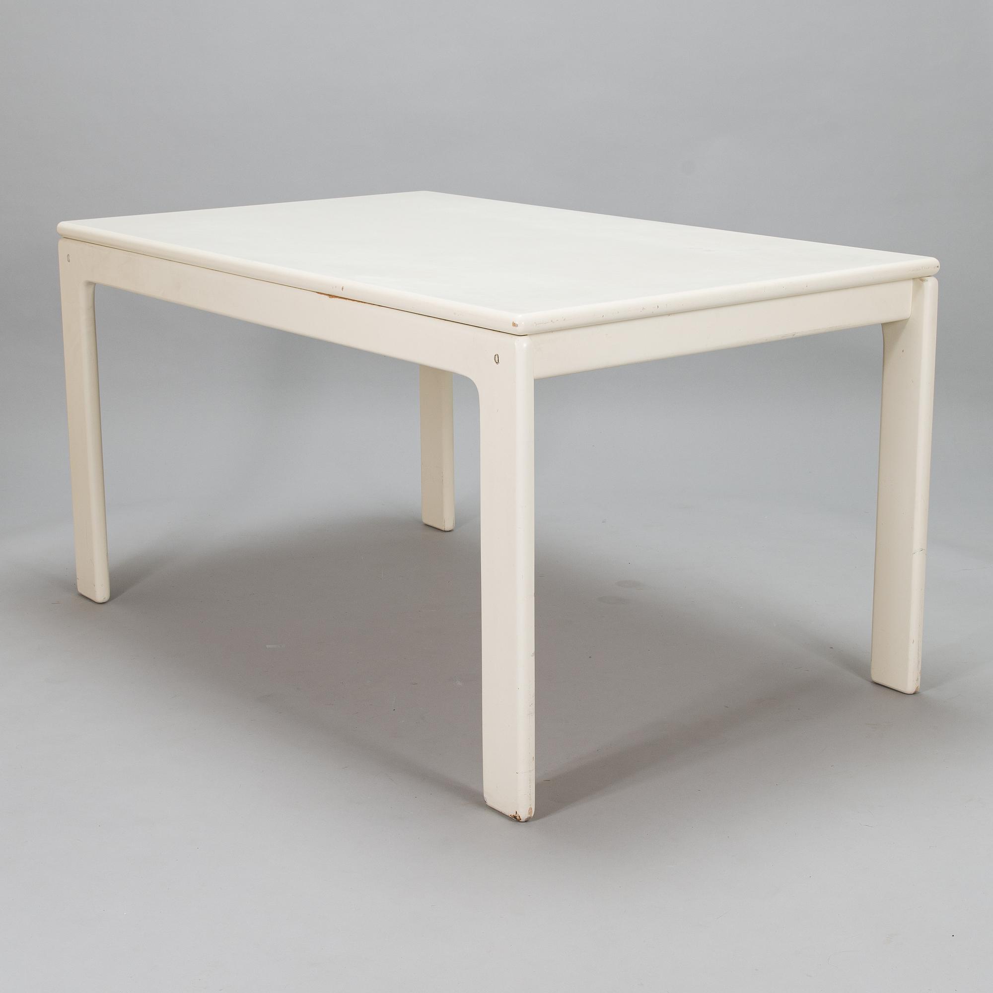 Eero Aarnio, A 1970's dinner table and four chairs "Flamingo" by Asko.