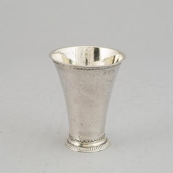 A swedish silver beaker, mark of Petter Söderbom, Örebro 1764.