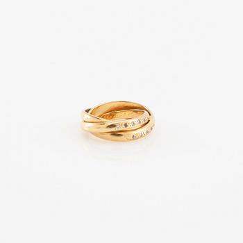 Ring in 18K gold set with round brilliant-cut diamonds.