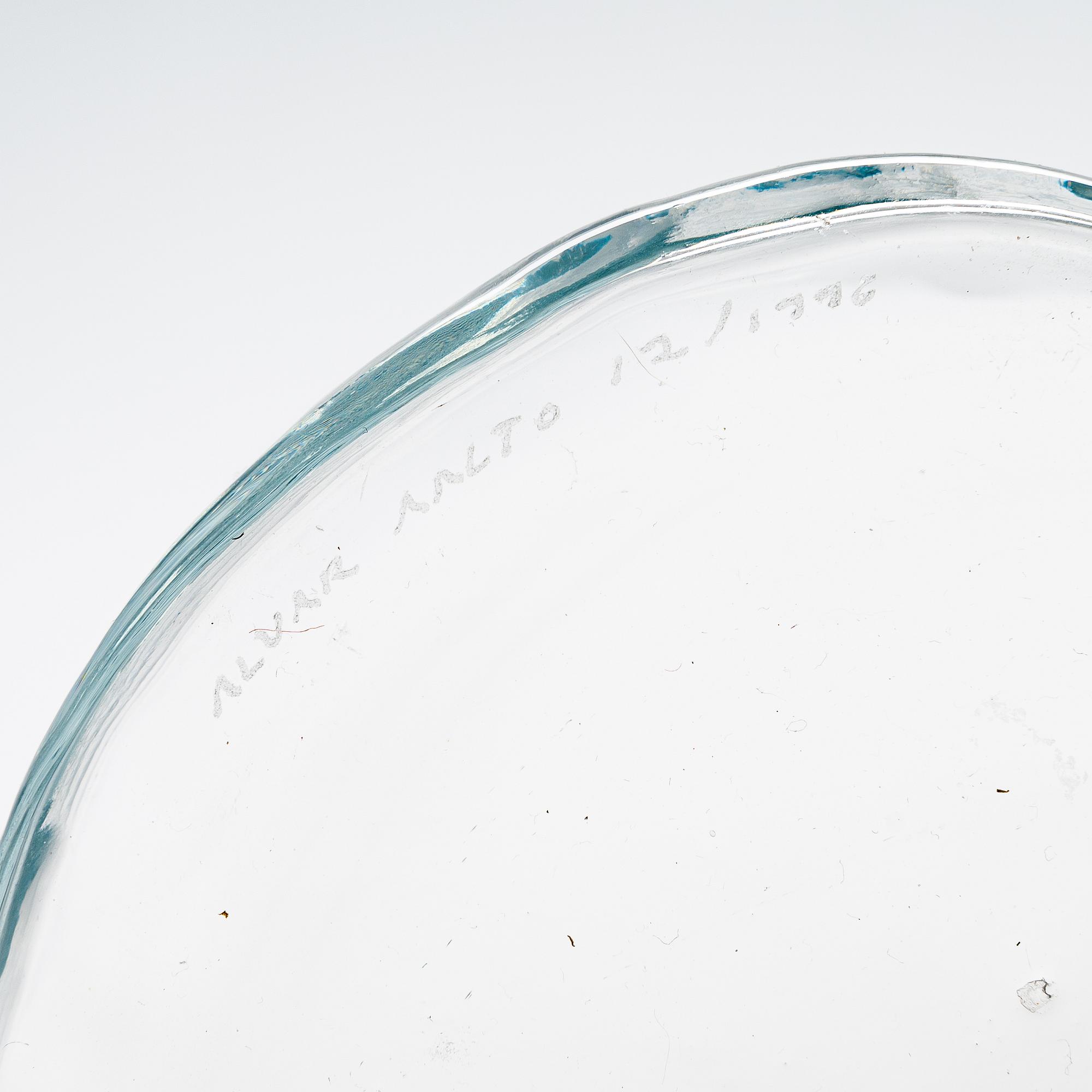 Alvar Aalto, vas 3031, signerad Alvar Aalto 12/1996.