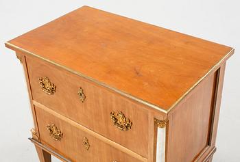 A chest of drawers, early 20th century.