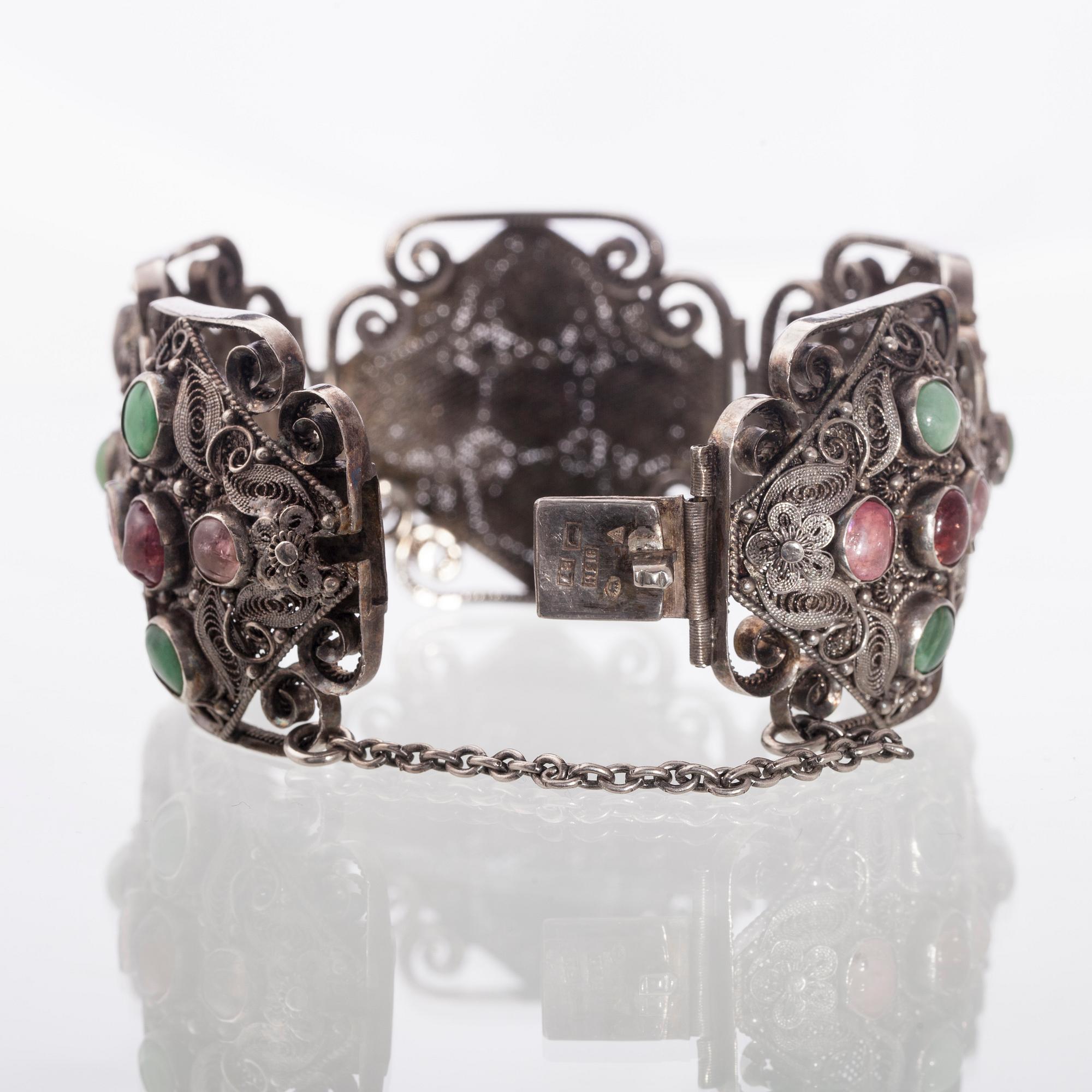 ARMBAND, silver, smyckestenar, kinesiska stämplar samt Tillanders kontrollstämpel 1955.
