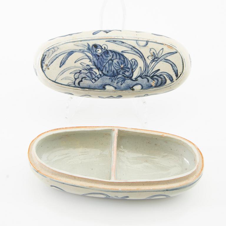 Bowl and box with lid Ming/Wanli China porcelain.