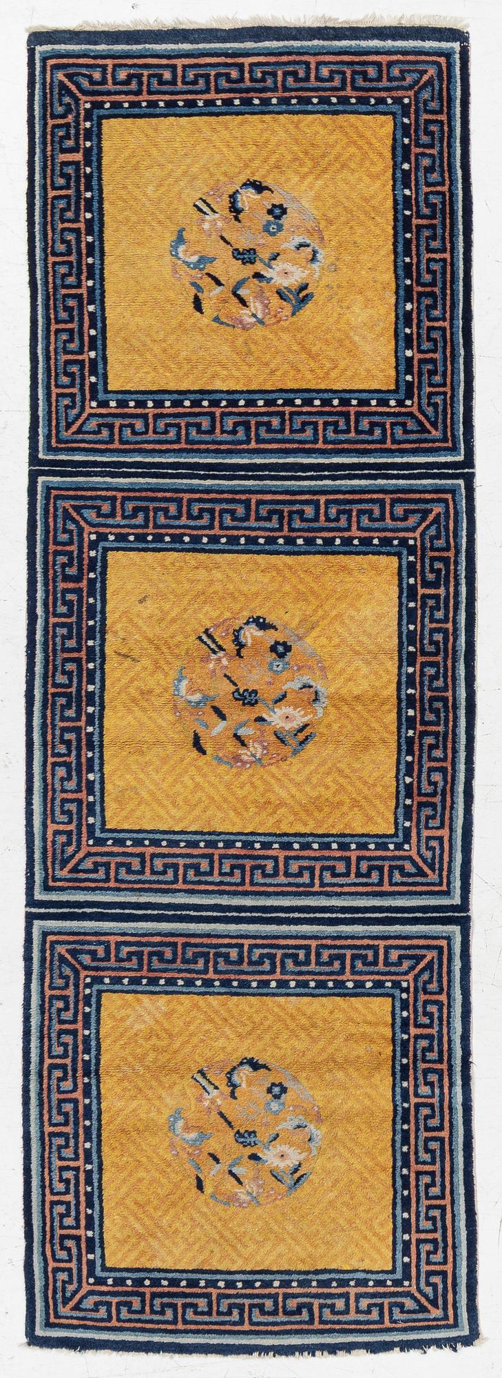 Matta, semiantik, Kina, ca 205 x 69 cm.