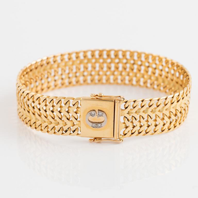 18K gold bracelet, with monograme with diamond.