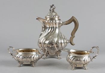 KAFFESERVIS, 3 delar, silver, rokokostil, C G Hallberg, 1939-40, vikt 750+210+250 g.