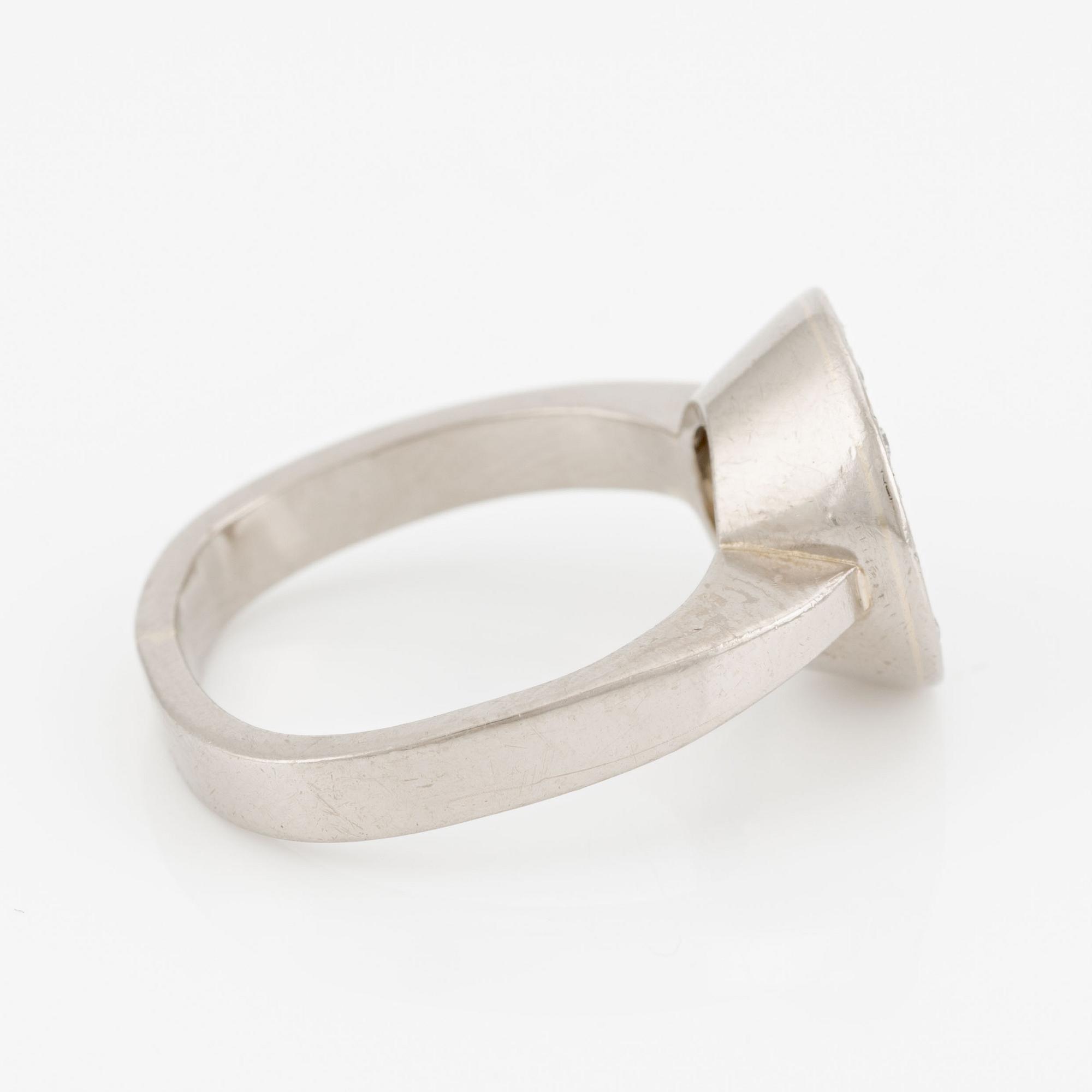 Ring in 18K white gold with an old-cut diamond approximately 2.75 ct ca H/I i.