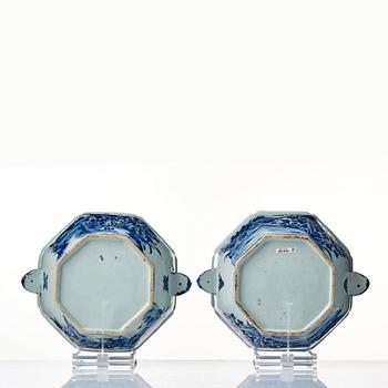 A pair of blue and white tureens, Qing dynasty, Qianlong (1736-95).