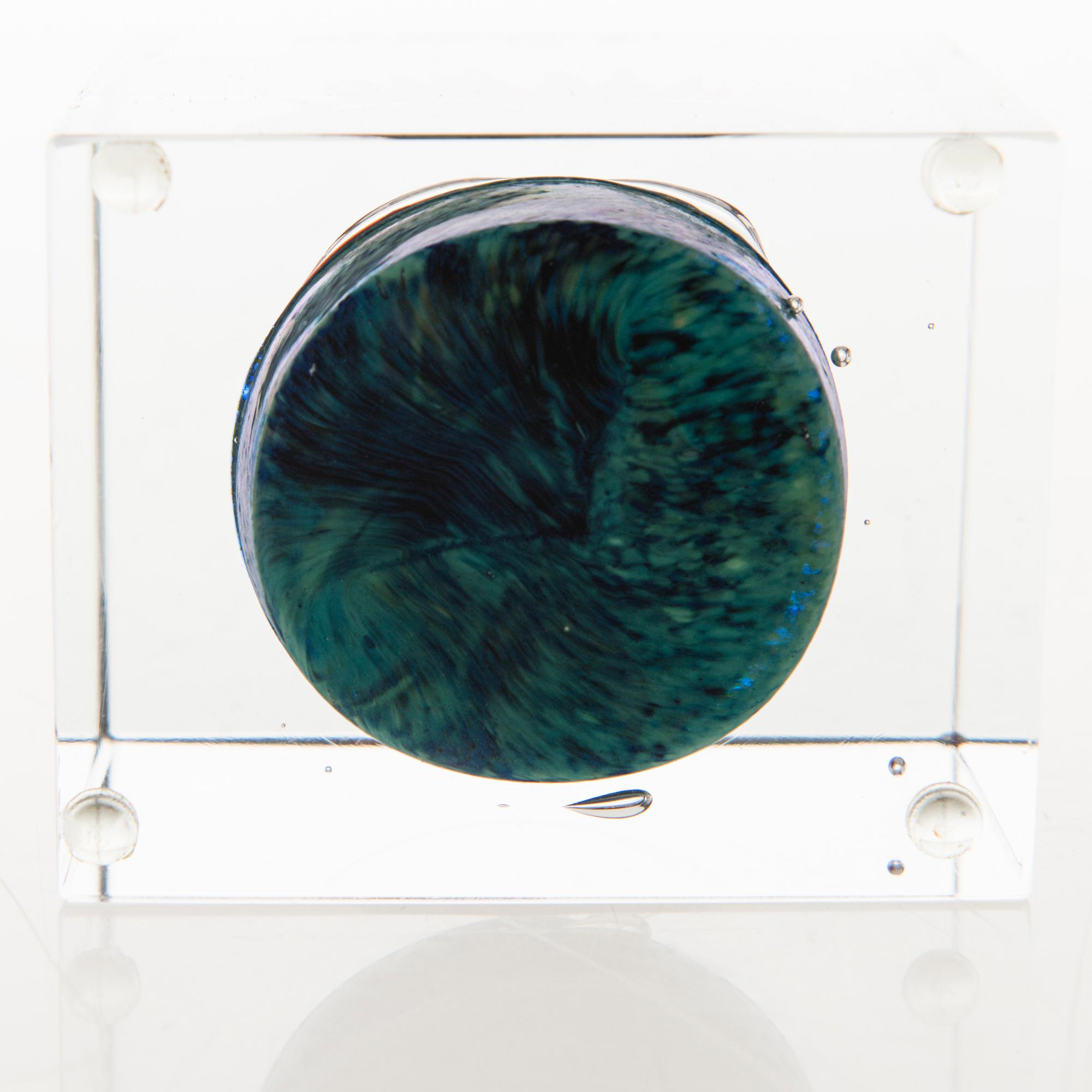 OIVA TOIKKA, An annual cube signed Oiva Toikka Nuutajärvi 1991 and numbered 82/2000.