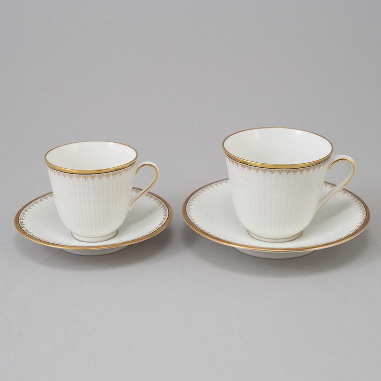 A 123 piece "Kardinal" dinner service.