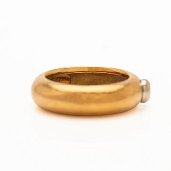 Ole Lynggaard, Ring, 18K gold, set with a brilliant-cut diamond weighing 0.06 ct.