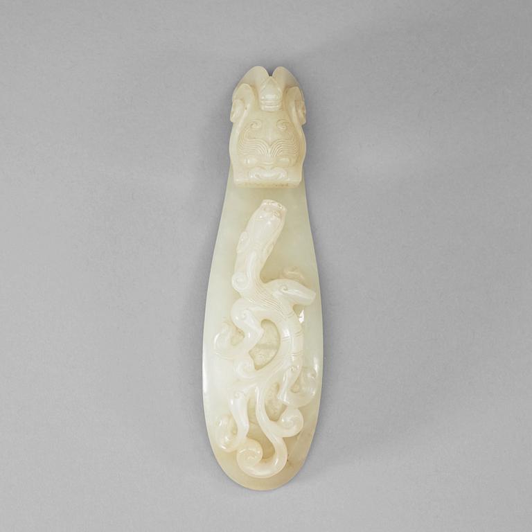 A carved white nephrite belt hook, Qing dynasty (1644-1912).