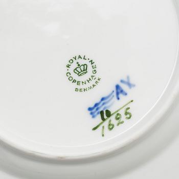 A 30 pcs porcelain coffee service from Royal Copenhagen.