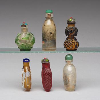 A group of six glass Chinese snuff bottles, Qing dynasty and 20th Century.