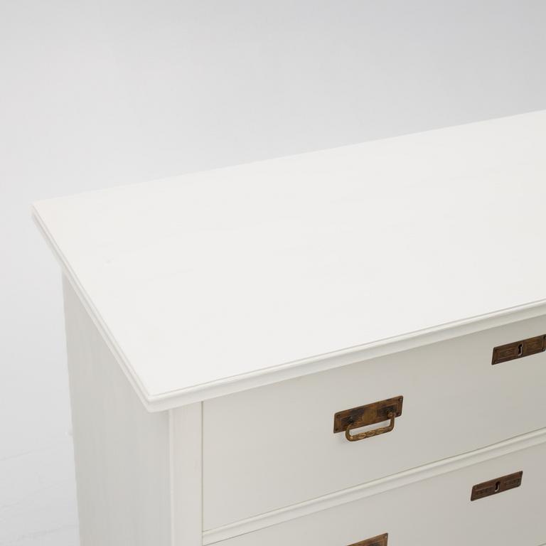 Chest of drawers, early 20th century.