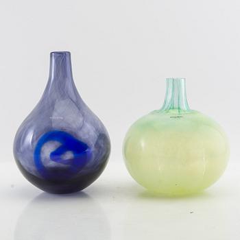 Gunnel Sahlin, vaser 2 st Kosta Boda signerade.