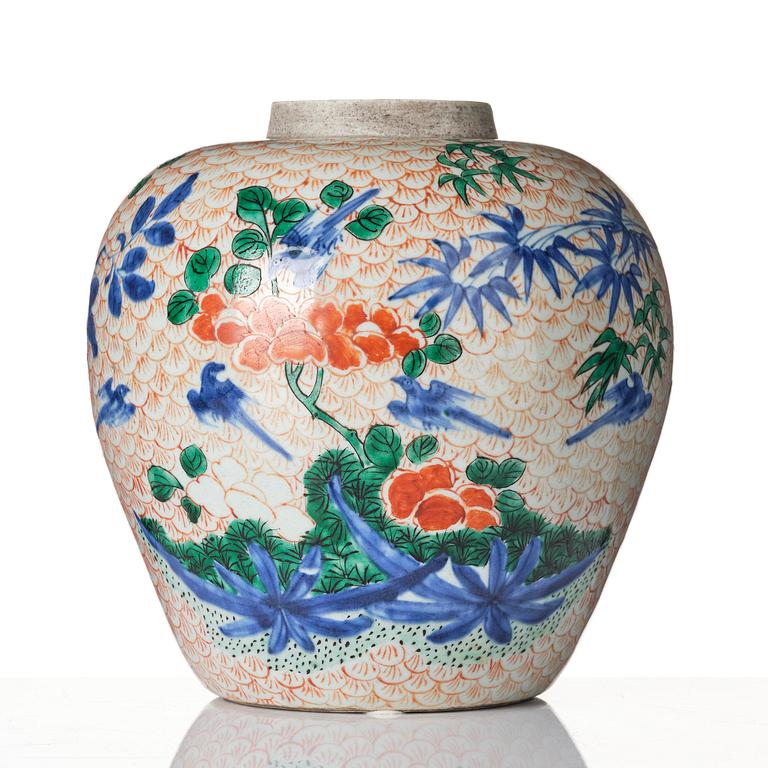 A wucai vase, Transition, 17th century.