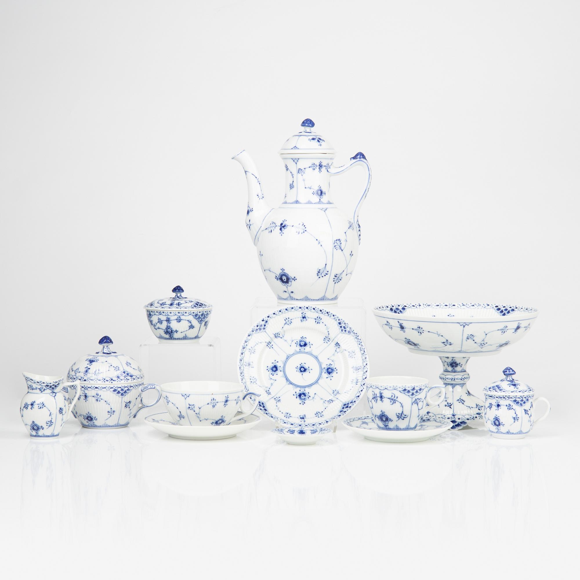 Royal Copenhagen, kaffe och teservis, porslin, "Musselmal", 35 delar, Danmark.