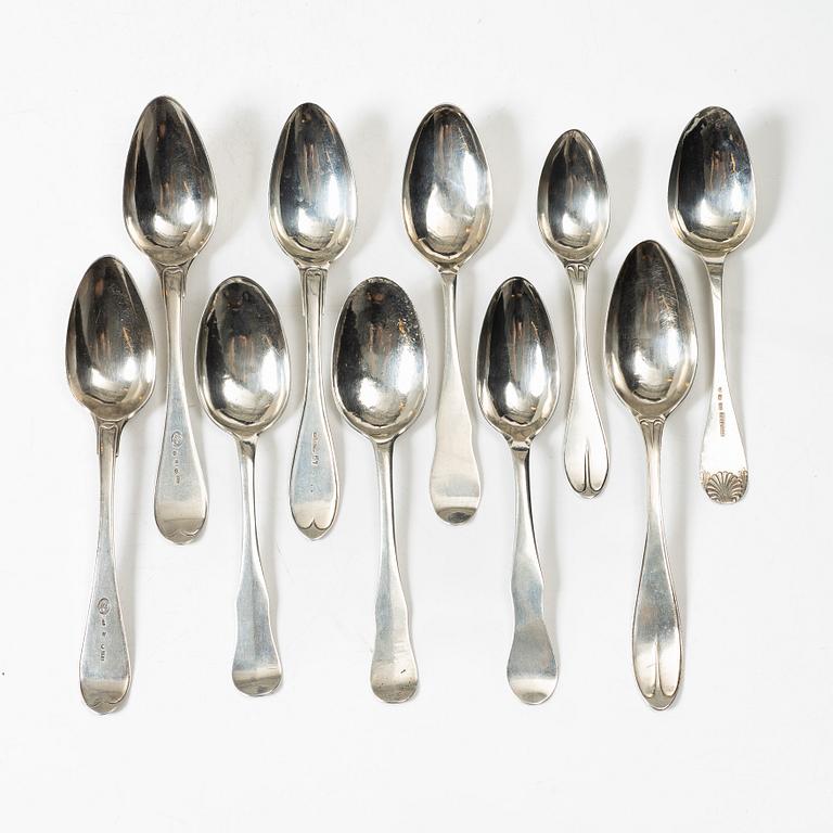 Matskedar, silver, 11 st, äldre modeller, 1789-1848.