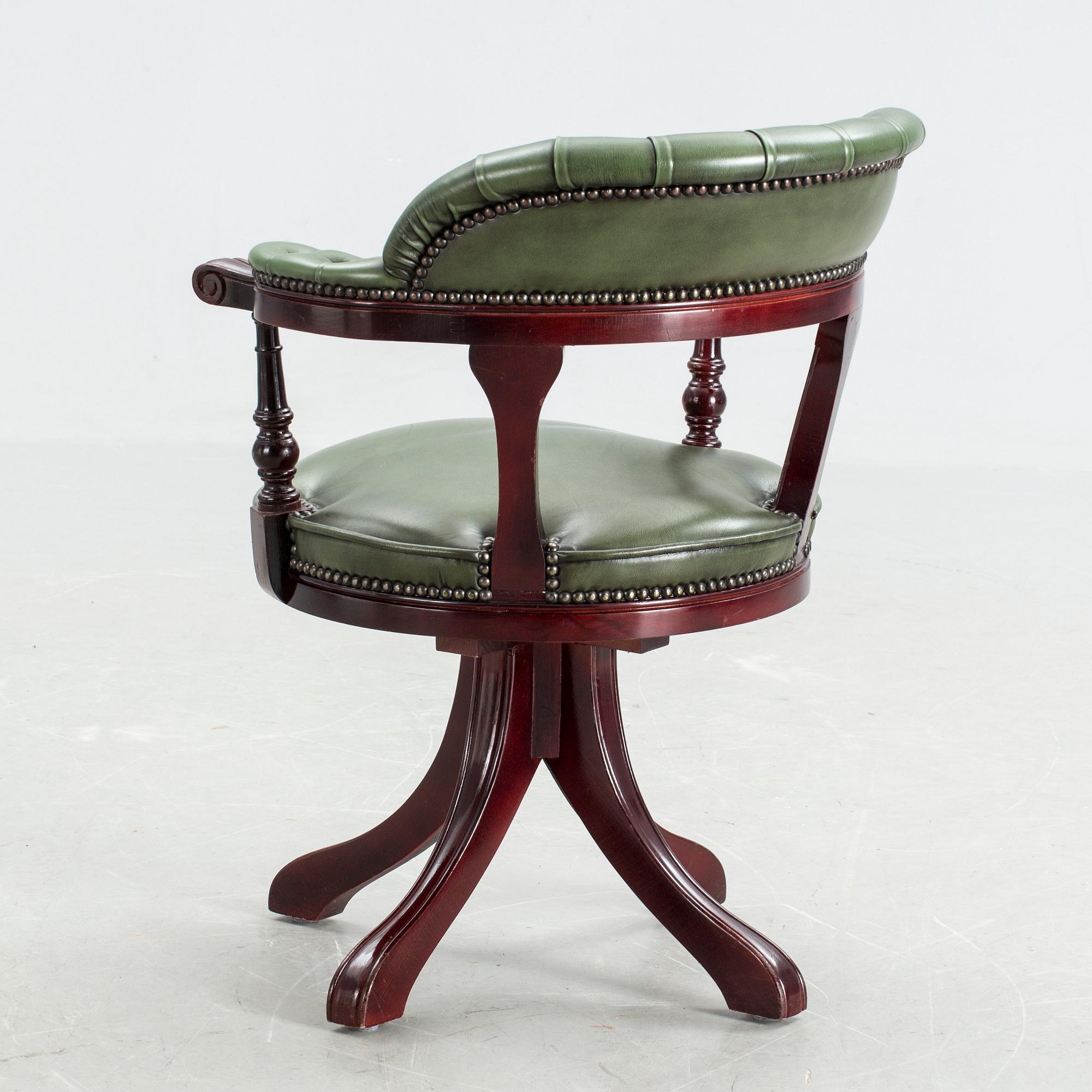 SKRIVBORDSSTOL, engelsk stil. 1900-talets andra hälft.