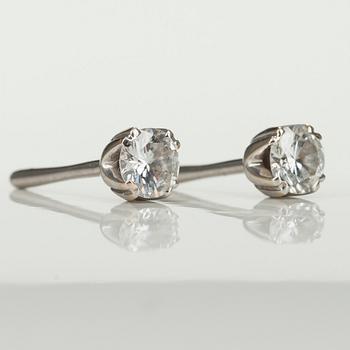 ÖRHÄNGEN, 18K vitguld, briljantslipade diamanter tot. 0,40 ct. Vikt 1,2 g.