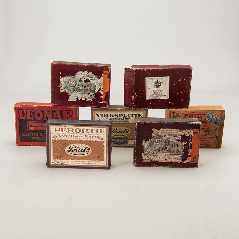 A collection of glassplates, mostly from 1920's Greenland.