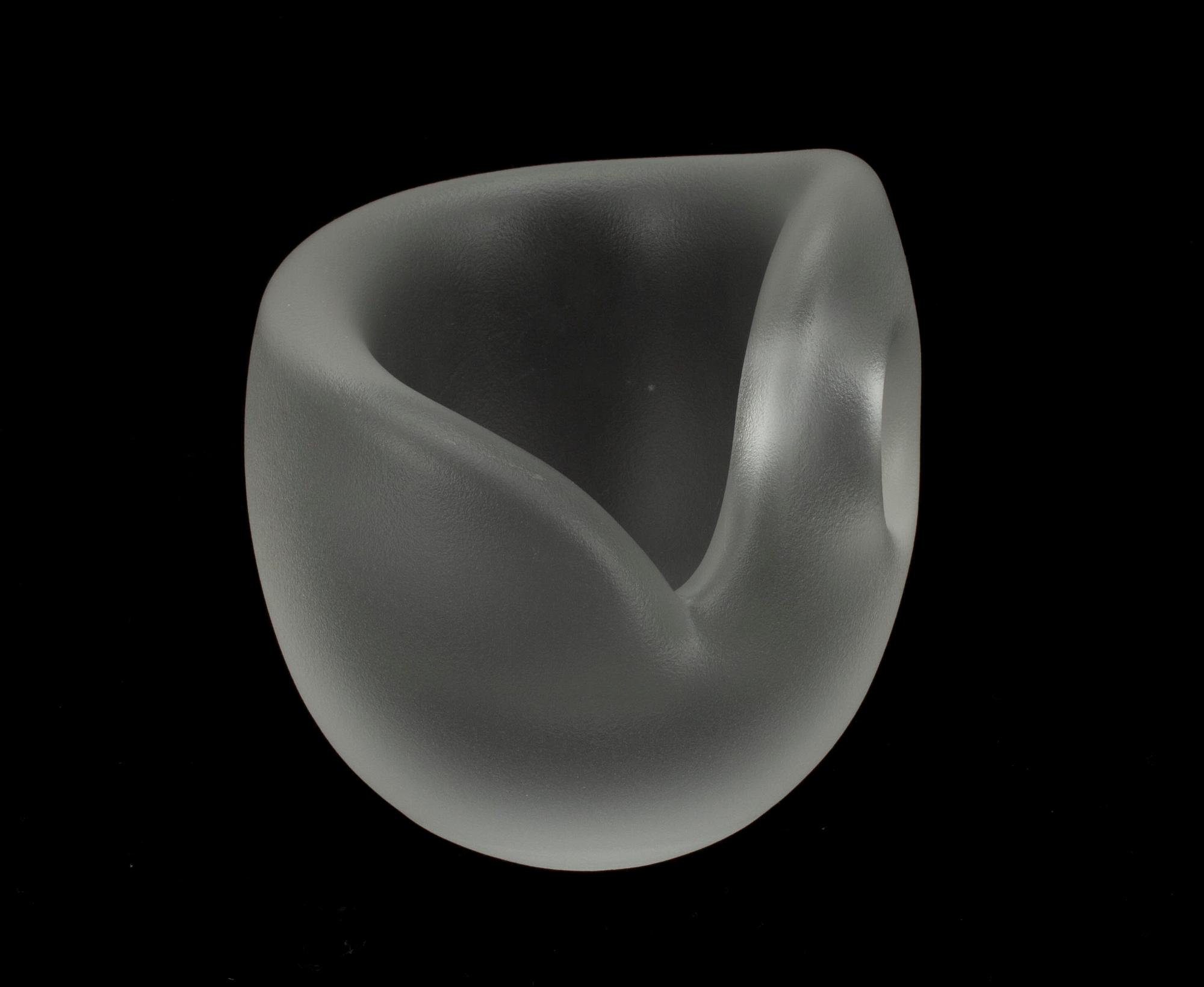 SKULPTUR, glas, "Jättens pärla" signerad Timo Sarpaneva, Iittala, 1900-talets senare hälft.