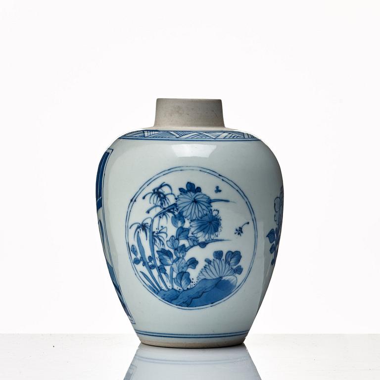 Kruka, porslin. Qingdynastin, Kangxi (1662-1722).