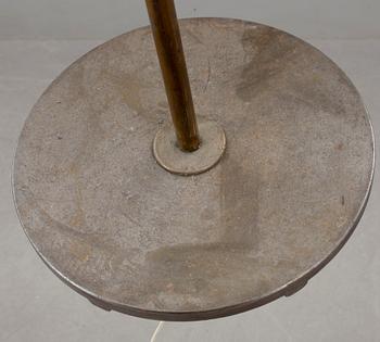 GOLVLAMPA, gulmetall, 1900-talets första hälft.