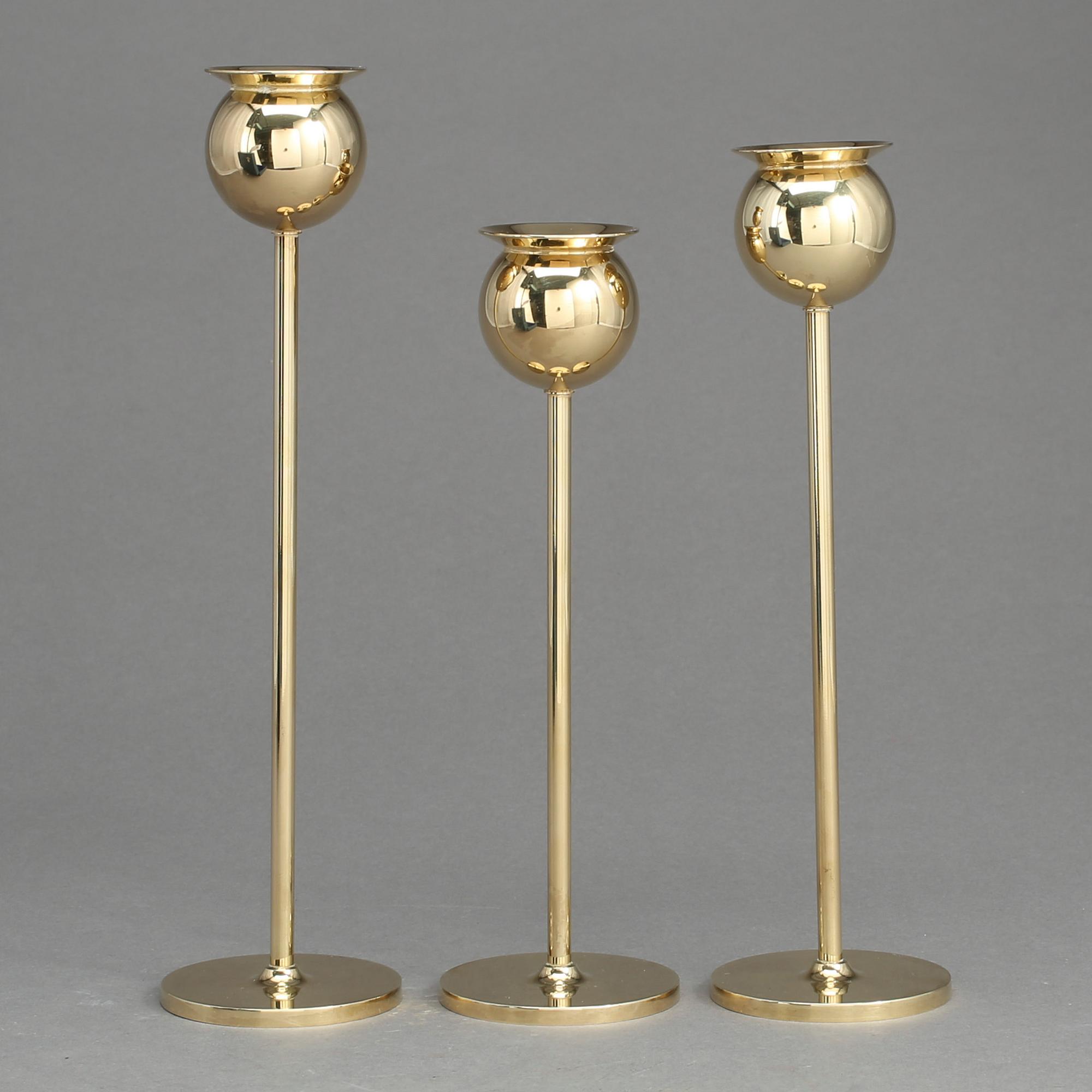 LJUSSTAKAR, 3 st, mässing, "Tulpan", Pierre Forsell, Skultuna, 1900-talets andra hälft.