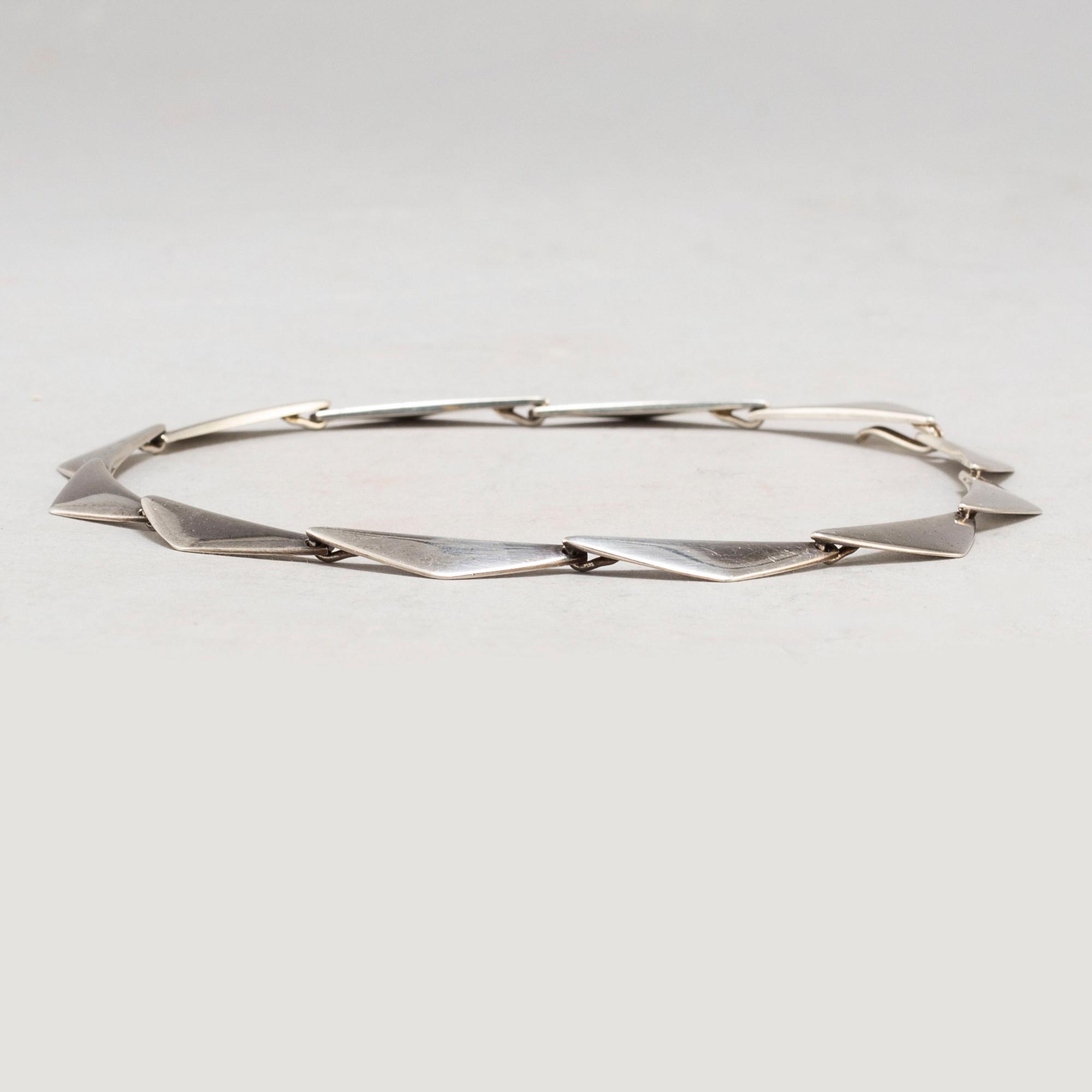 A Hans Hansen sterling silver necklace. Denmark, 1960s.