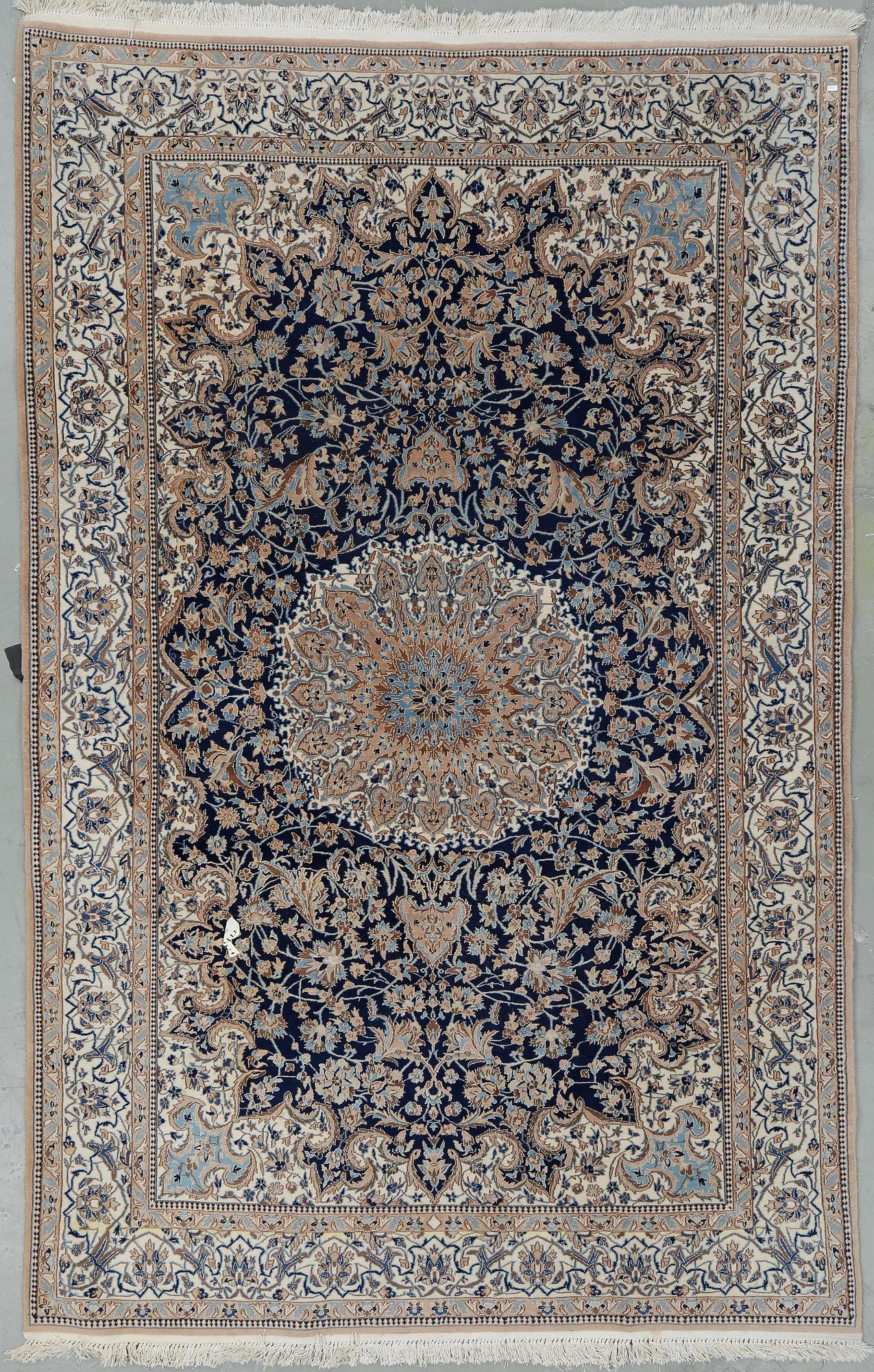 MATTA, old Nain, part silk, ca 273x170 cm.