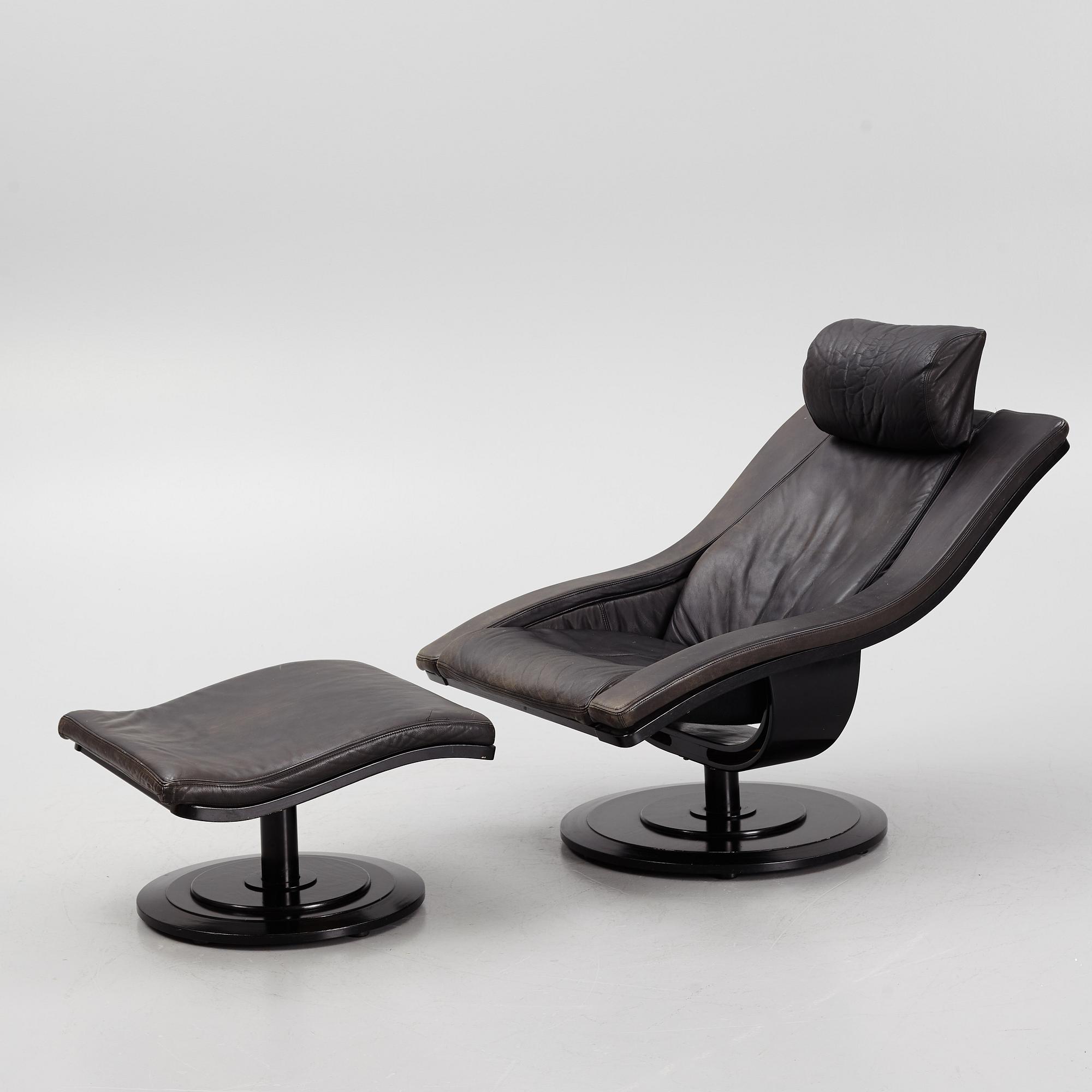 Takashi Okamura & Erik Marquardsen, a "Wave" armchair with ottoman, Nelo, 1970's.