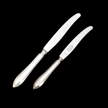 KNIVAR, 30 st, silver och stål, de flesta CG Hallberg Stockholm, MGAB Uppsala, 1939-1950-tal tot.vikt ca1500g.