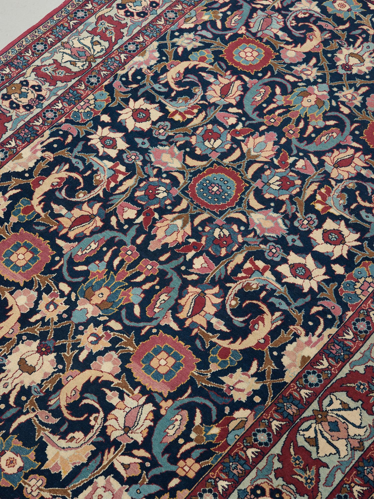 A RUG. Semi-antique Teheran. 196,5 x 142,5 cm.