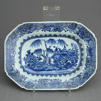 STEKFAT, porslin, Kina, Qianlong (1736-95).