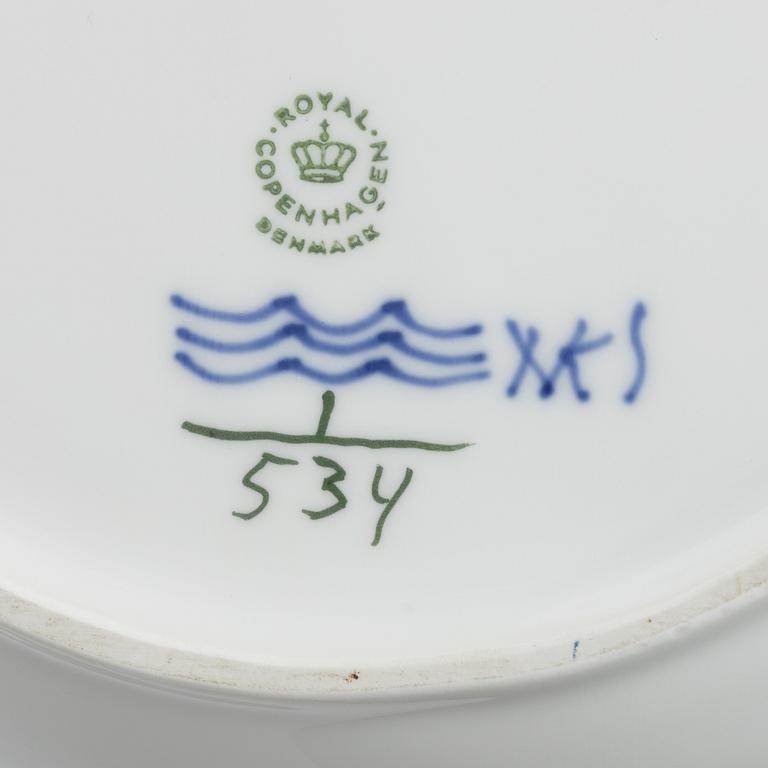 Royal Copenhagen, A pair of serving dishes, porcelain, model 534, “Musselmalet”, Half Lace, Denmark, 1964 and 1969–1974.