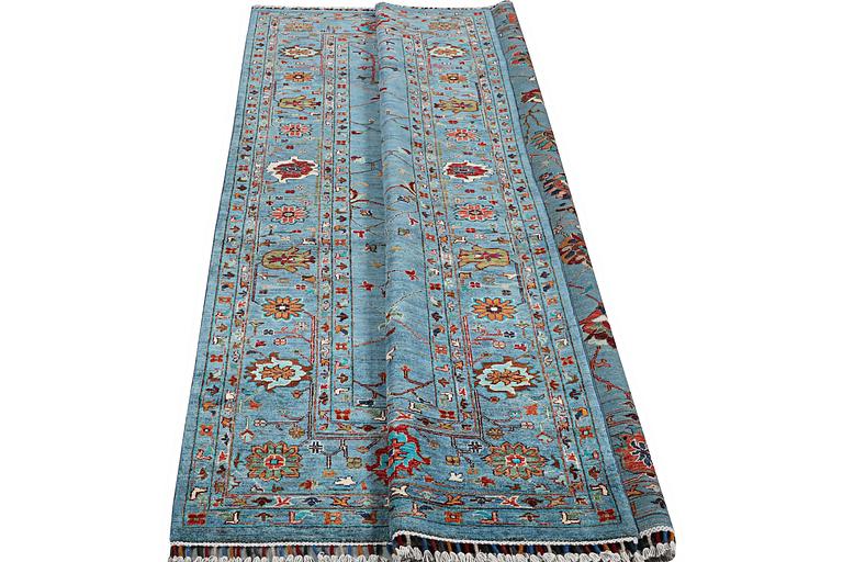A carpet, Ziegler Ariana, c. 298 x 210 cm.