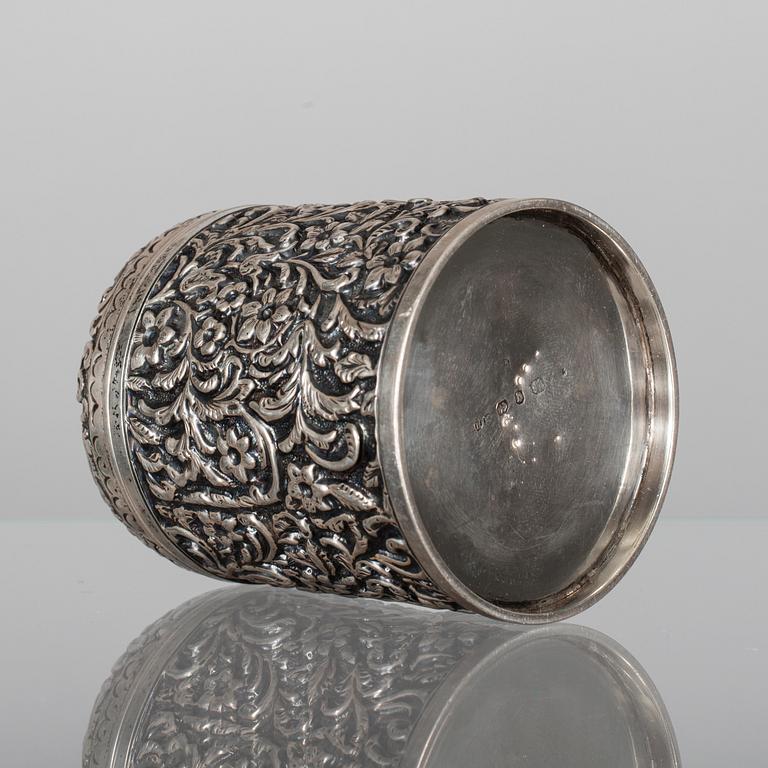 DOSA MED LOCK, sterling silver, Birmingham, 1800-talets slut. Vikt 88 g.