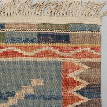 Märta Måås-Fjetterström, Matto, "Blå taggen", flat weave, ca 304,5-306 x 202,5 cm, signed MMF.