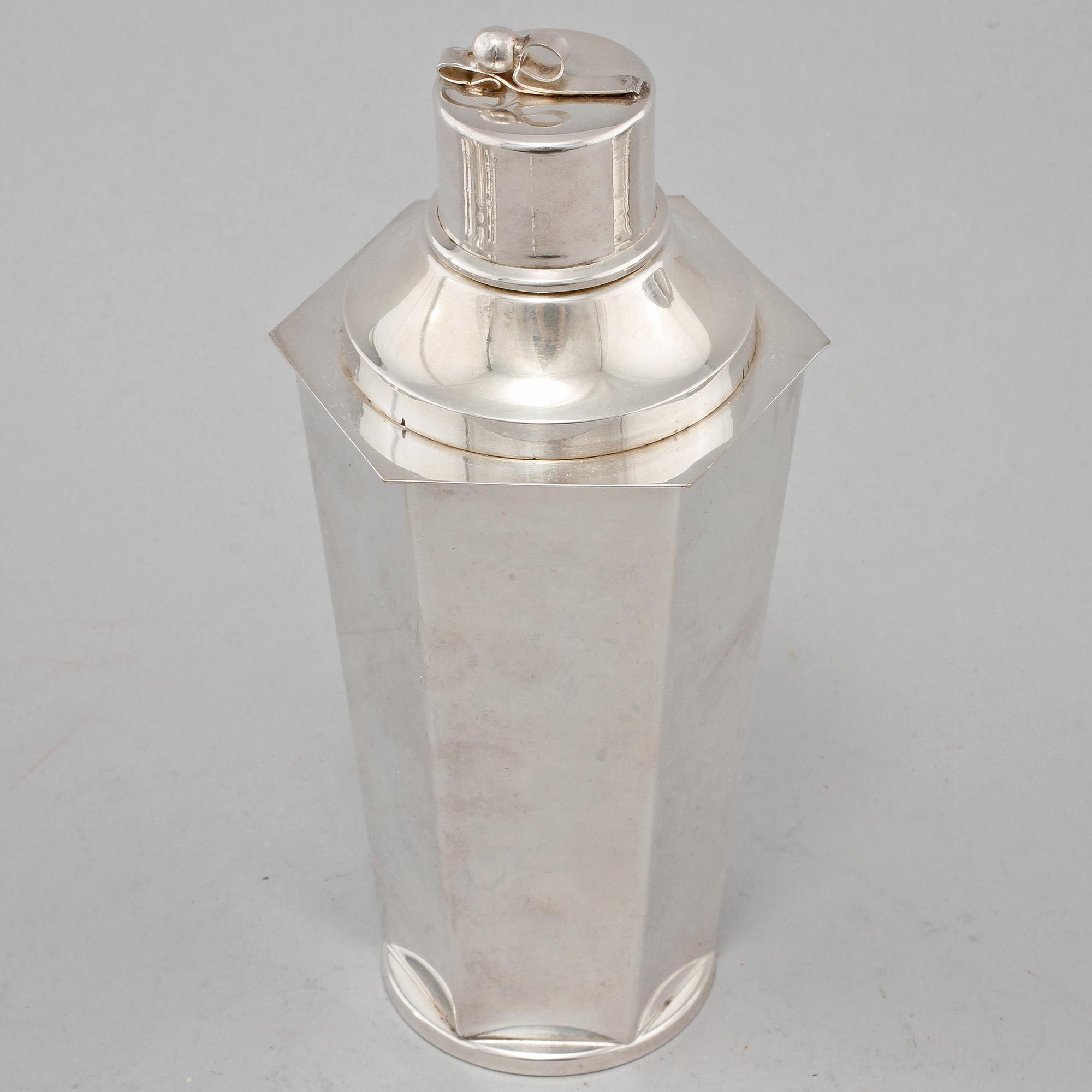 SHAKER, FAT samt 4 COCKTAILGLAS, nysilver, 1900-talets andra kvartal.