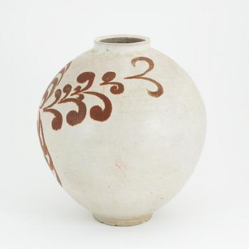 Lee Hyun-Gyueng a stoneware 'Moon jar', Korea, 1950s.