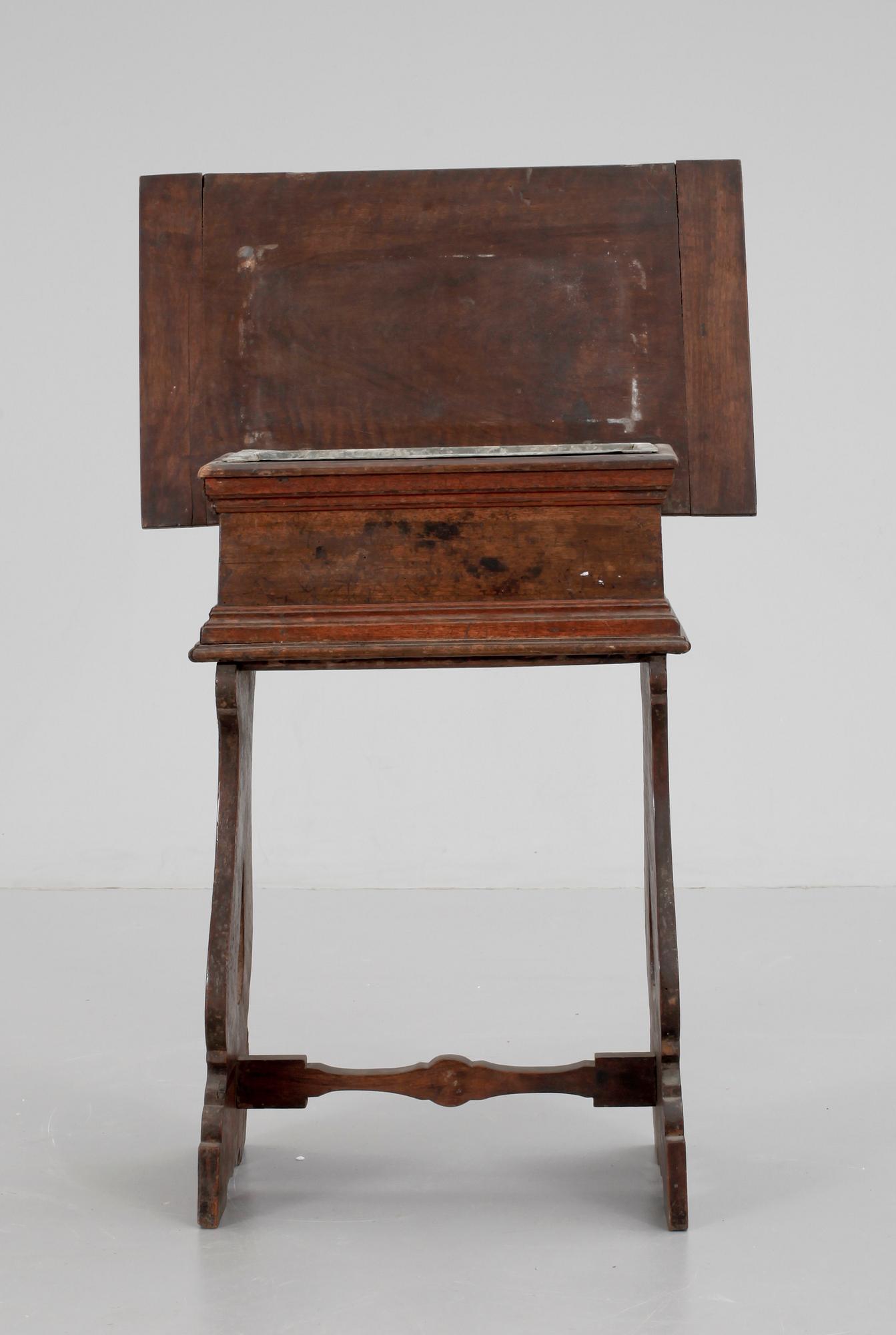 BLOMBORD, barockstil, Italien, 1900-talets andra hälft.