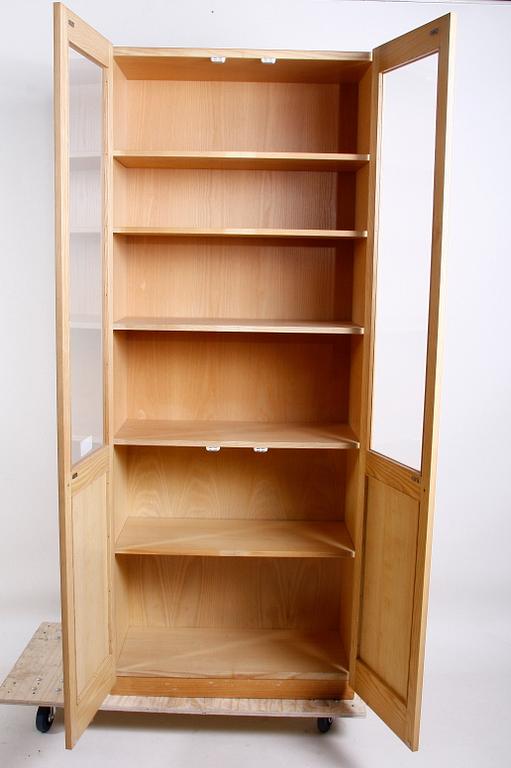 VITRINSKÅP, sent 1900-tal.